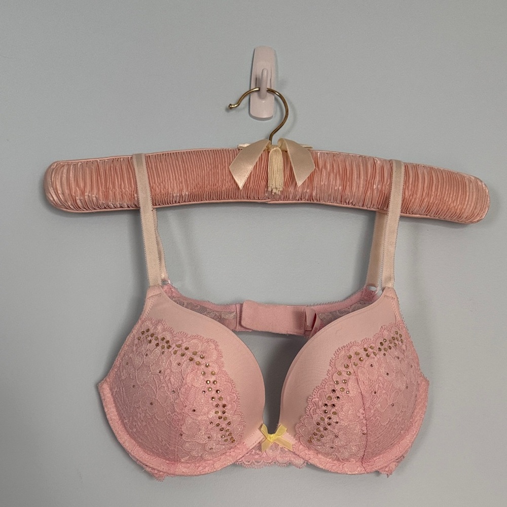 Victoria's Secret Dream Angels Push-up Bra in Pink Lace
